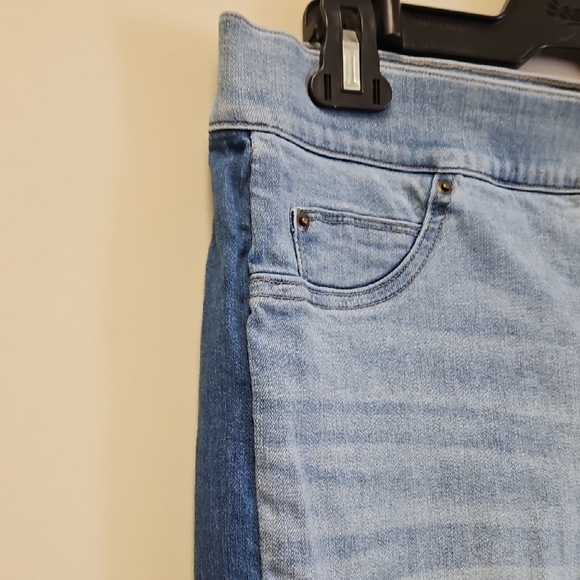 SPANX Light Blue Skinny Jeans with Dark Blue Side Panels - Picture 3 of 8